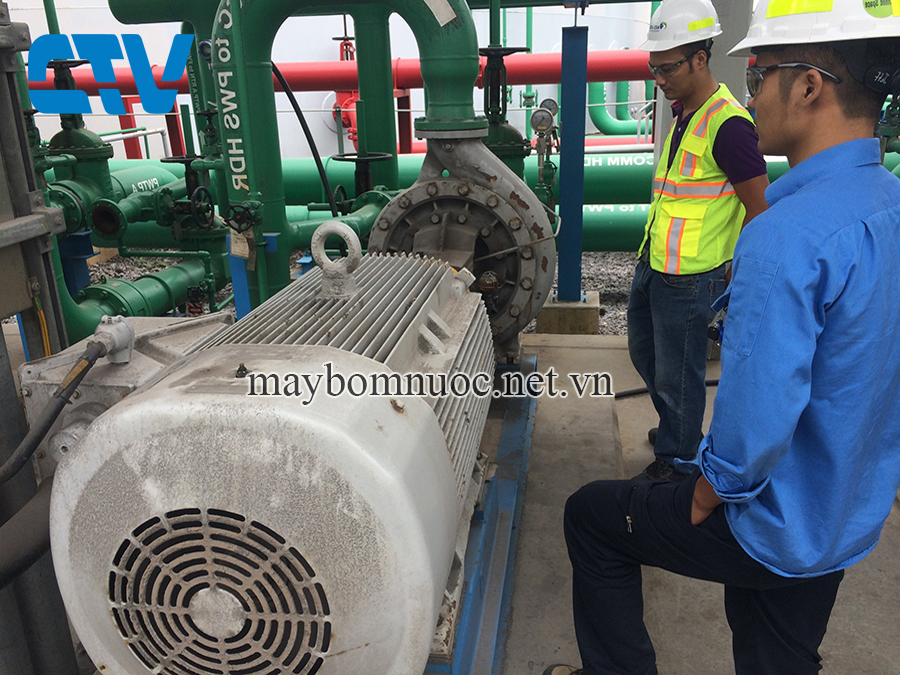 CTV - Sửa máy bơm nước cho KCN 